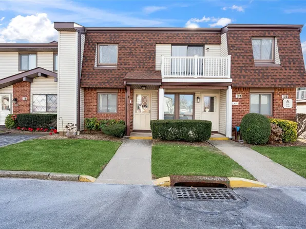 20 W Cambridge Drive N #20, Copiague, NY 11726