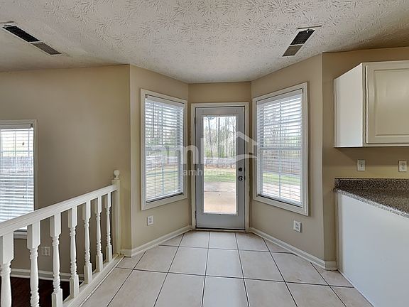 4th image of 550 Brook Hollow Dr