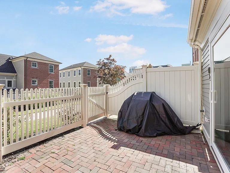55 Chelsea St #55 — Photo 3