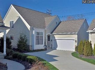 11 River Place Dr, Rocky River, OH 44116