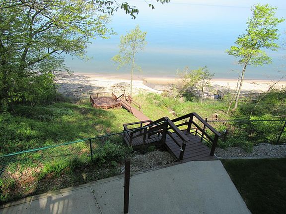 5th image of 7501 Beachview Dr
