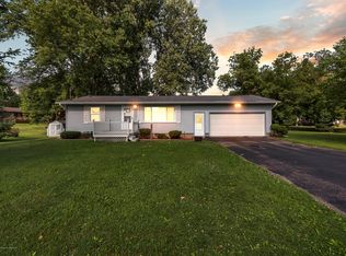 15742 Mayfield Dr, Lansing, MI 48906