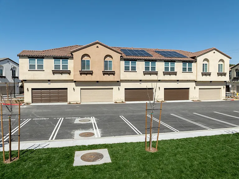 Calista Luxury Townhomes — Photo 27