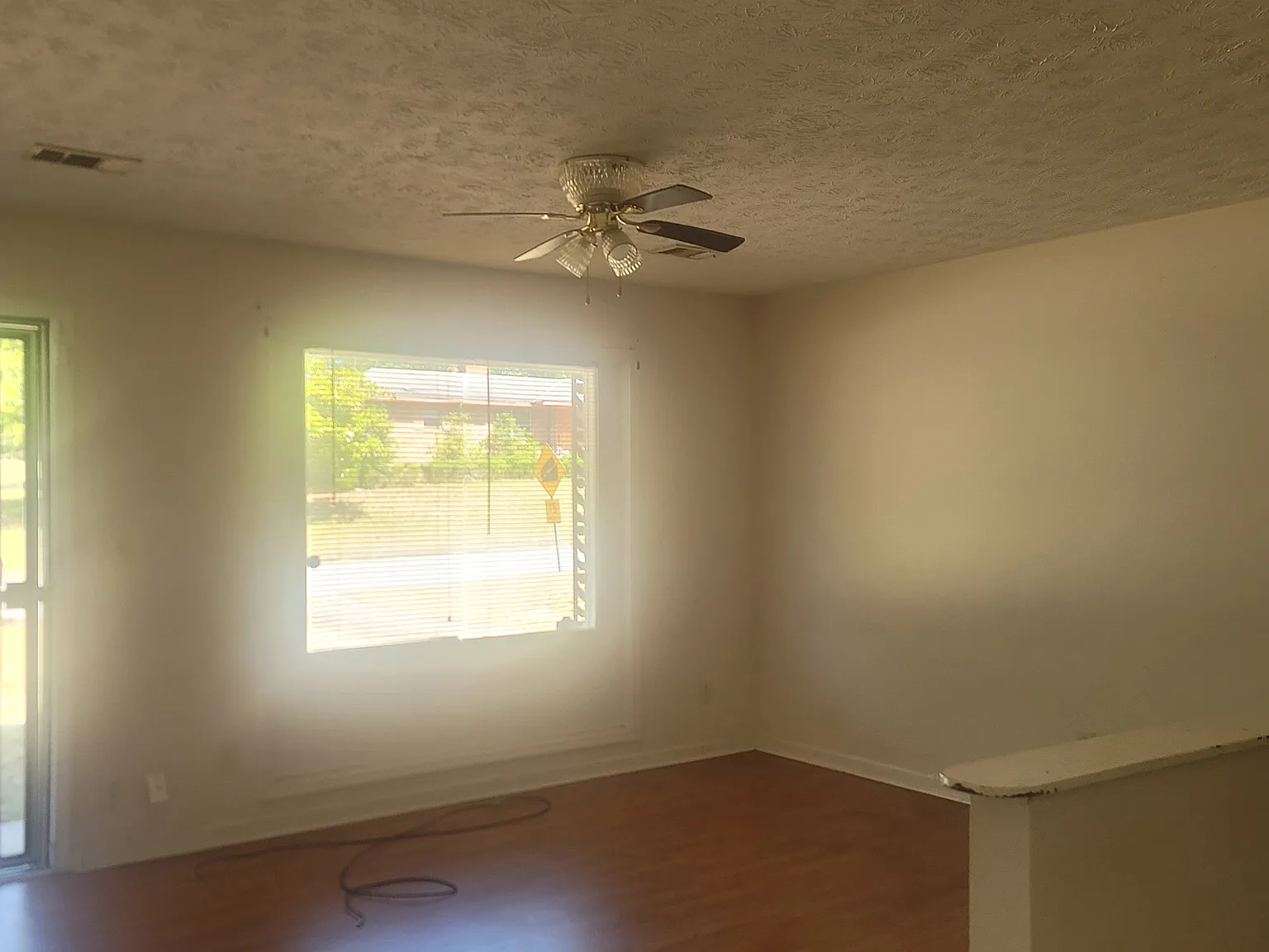 3 bed, 1100 sqft, $1,275 — Photo 3