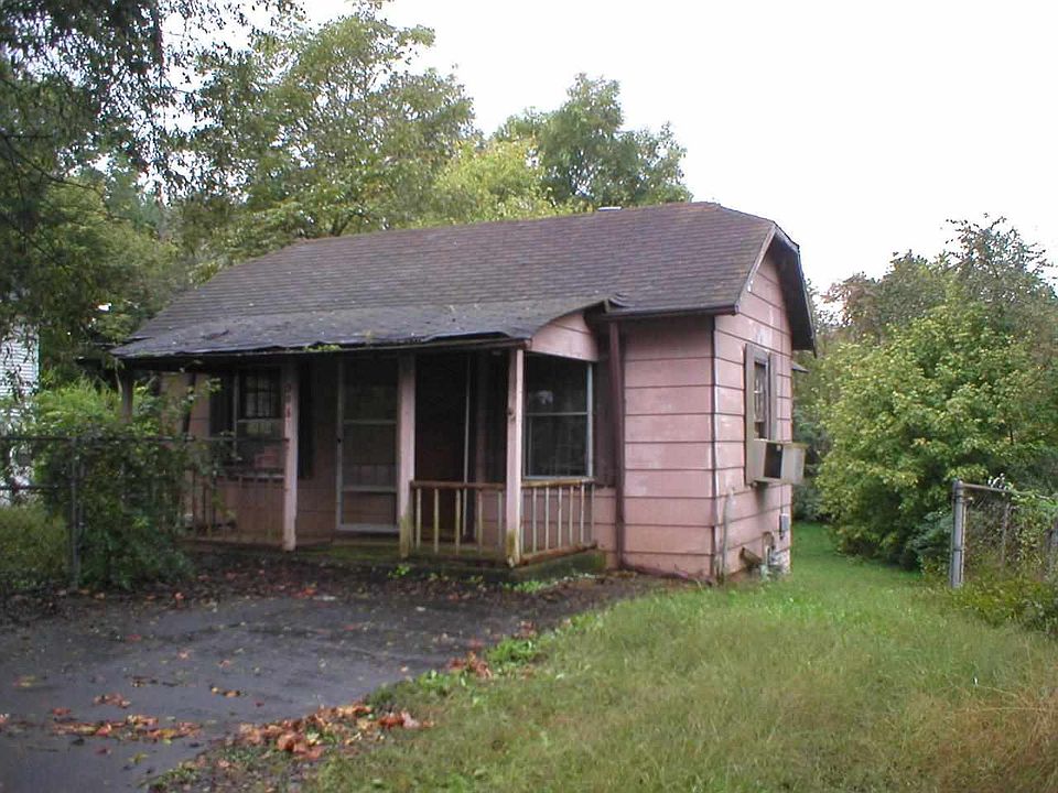 2nd image of 306 Hill St