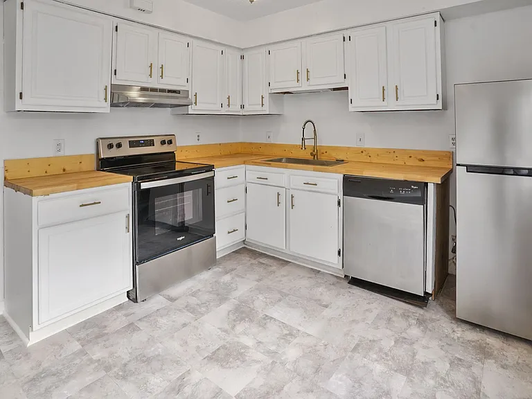 1220 E Victory Dr #1 — Photo 6