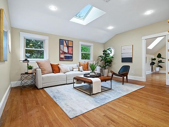 2nd image of 3 Edge Hill St #3