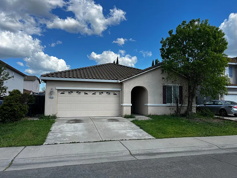 8675 W Wing Dr — Photo 1