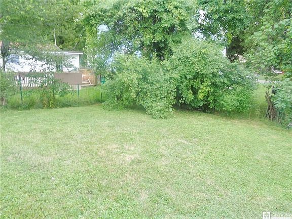 3rd image of 213 Lake Shore Dr W