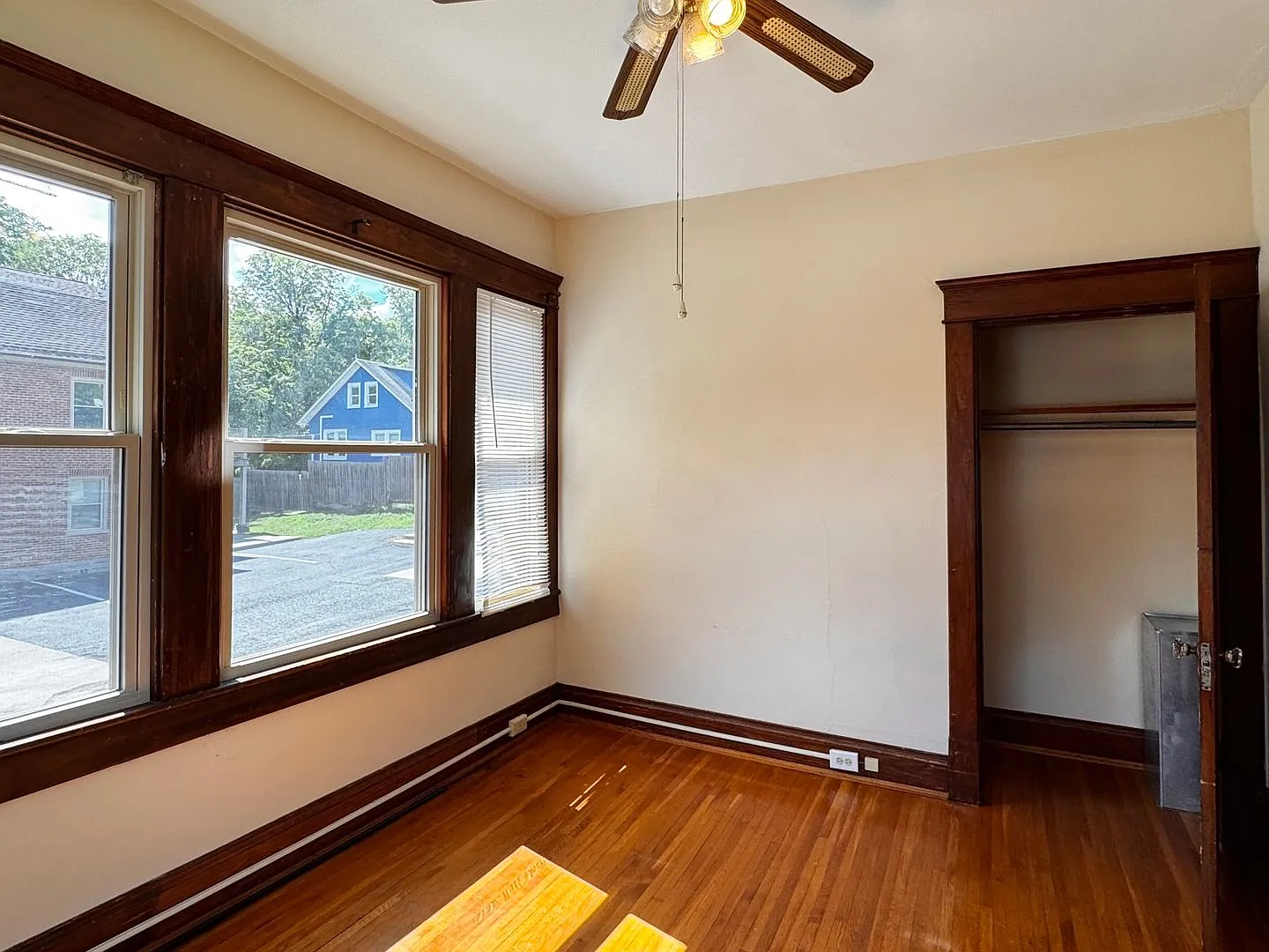 1905 Jefferson Park Avenue Unit B — Photo 4