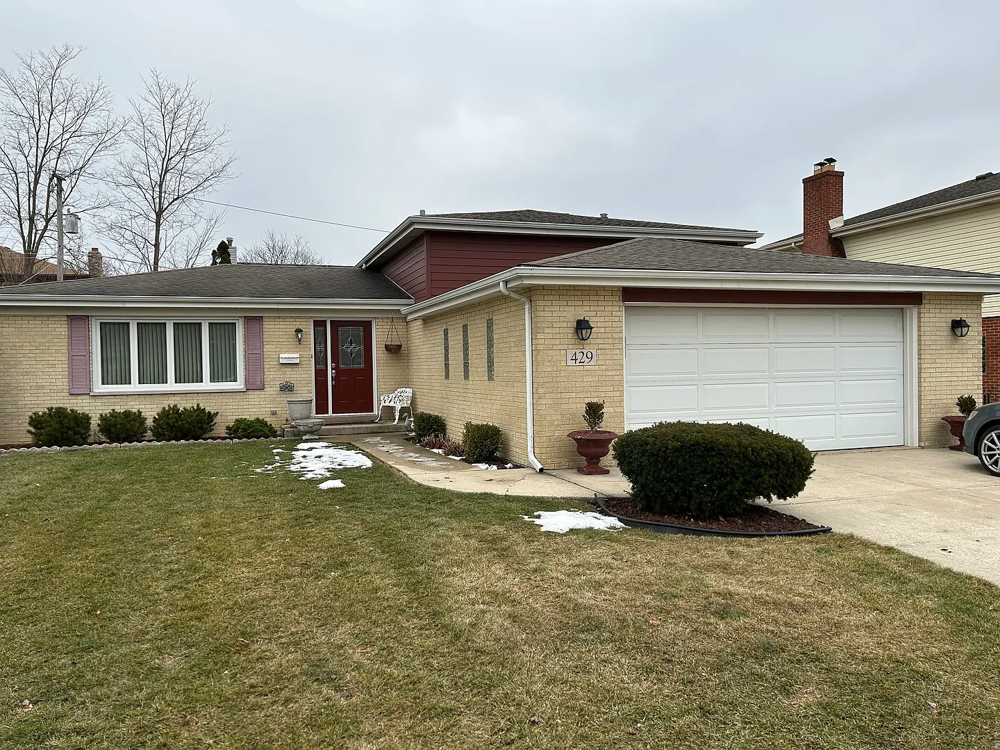 429 N Wilson Ln photo 1