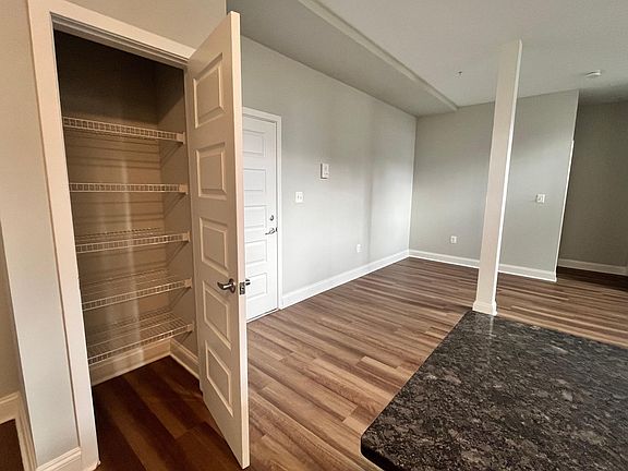 4th image of 904 Washington Blvd Unit 101