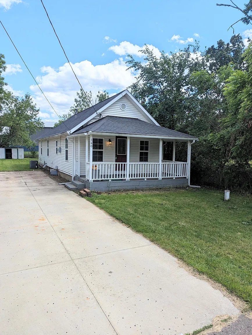 140 McCormick St photo 1