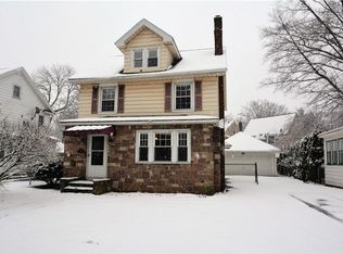 35 Elm Dr, Rochester, NY 14609