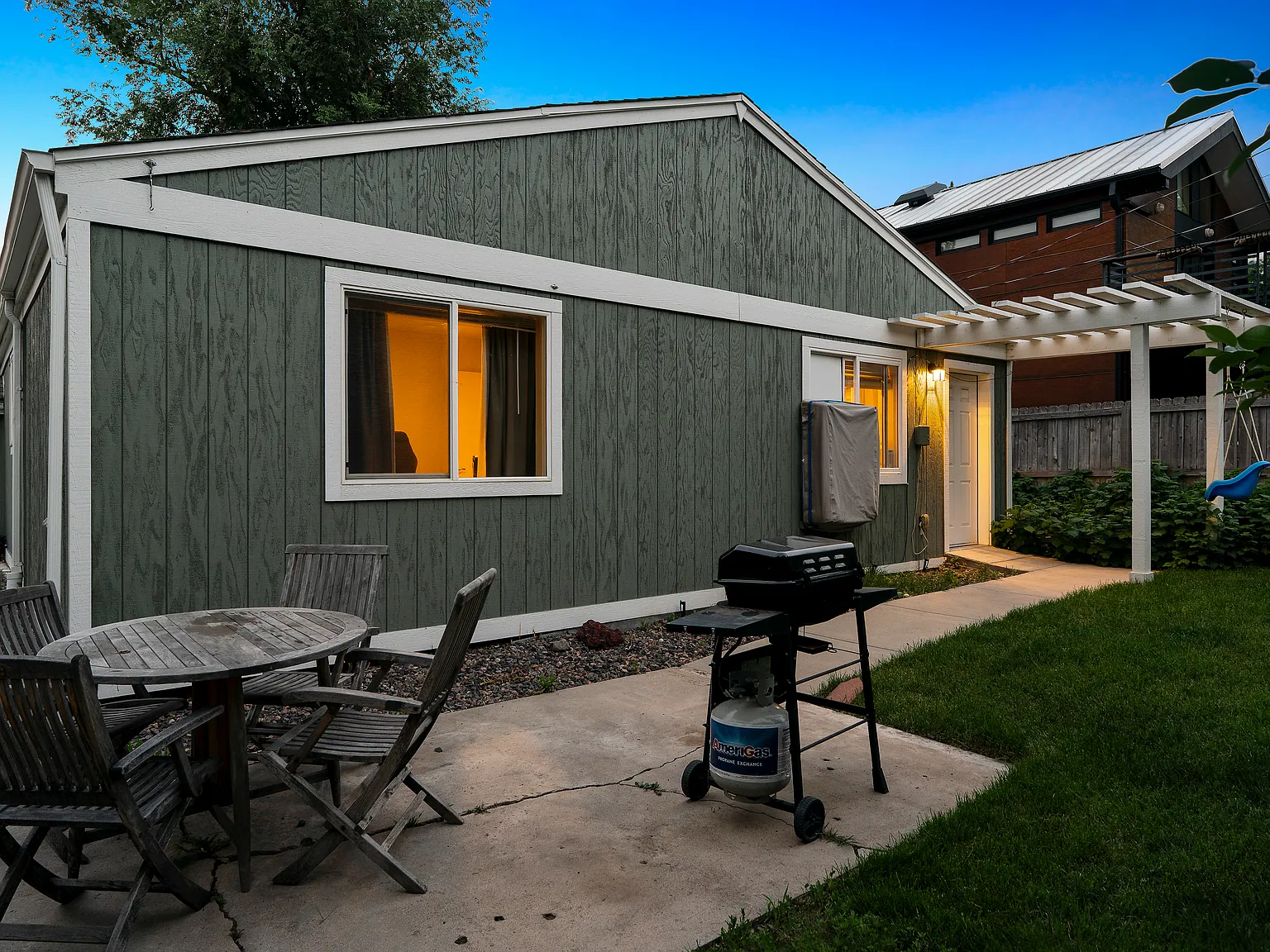 3 bed, 1627 sqft, $3,200 — Photo 3