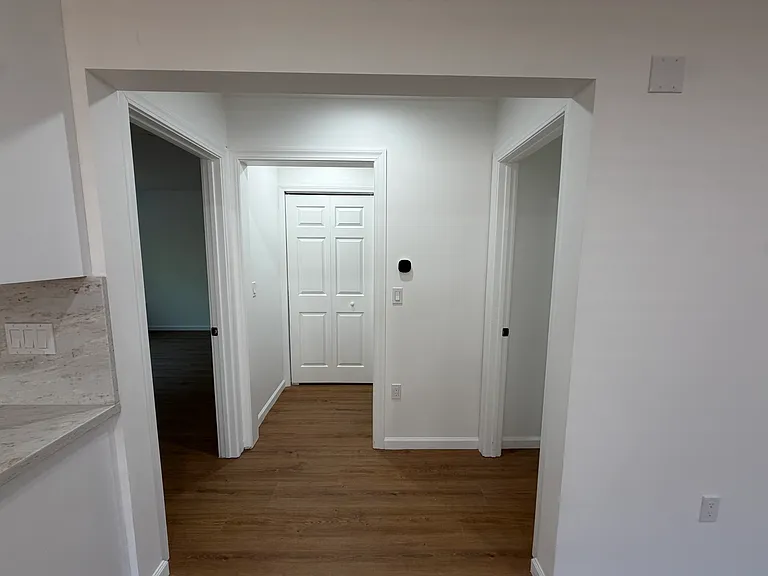 385 Irwin St #B — Photo 9