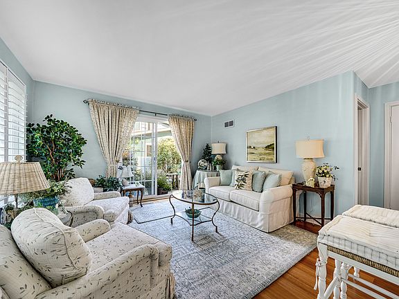 4th image of 1915 Willow Hill Ct