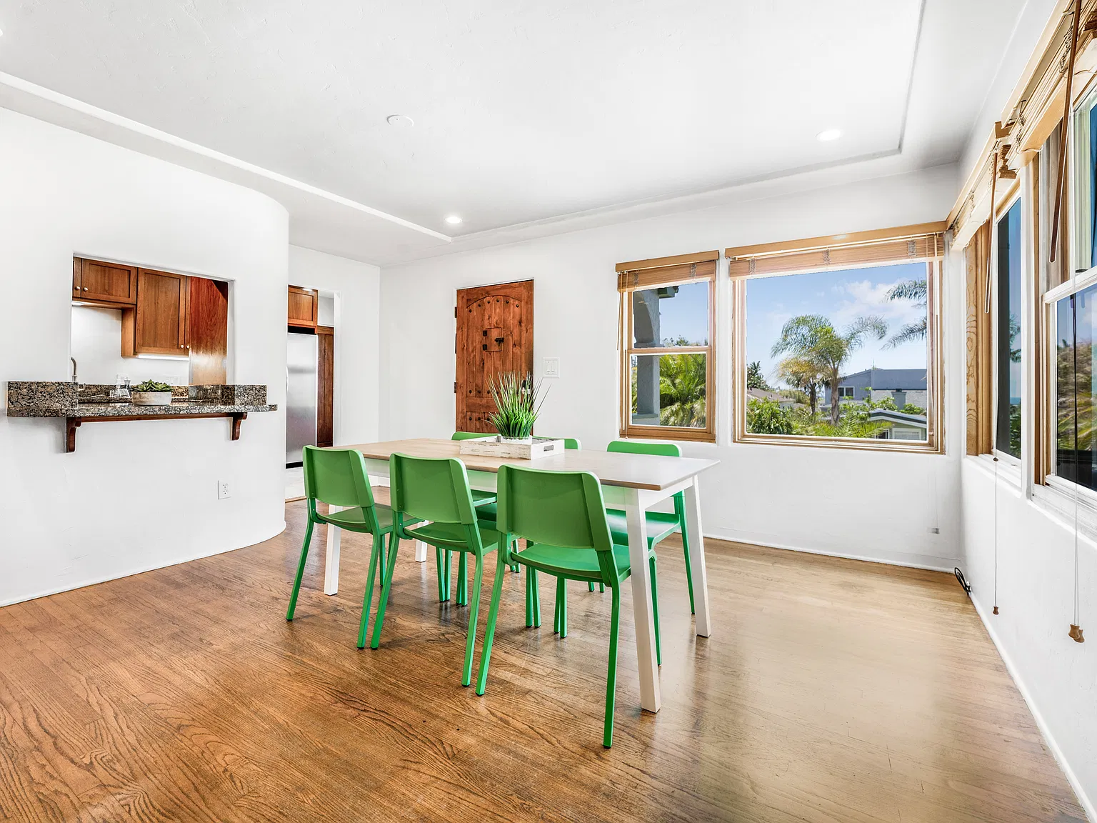 2 bed, 1000 sqft, $7,000 — Photo 4