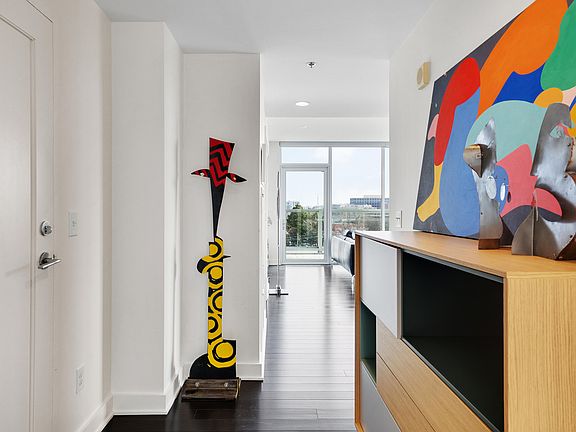 5th image of 601 W Rosemary St #514