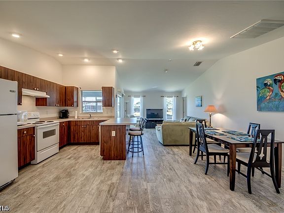 3rd image of 1438 SE 23rd St