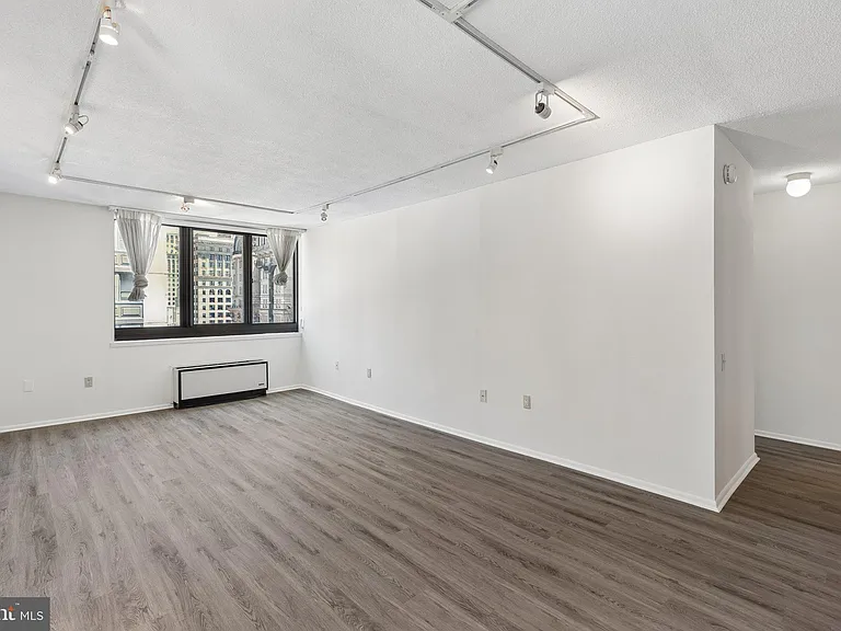 1420 Locust St #23E — Photo 2