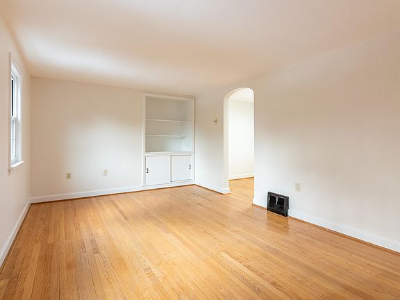 4th image of 611 Montgomery St #1