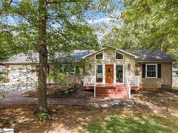 2nd image of 121 Bendingwood Cir