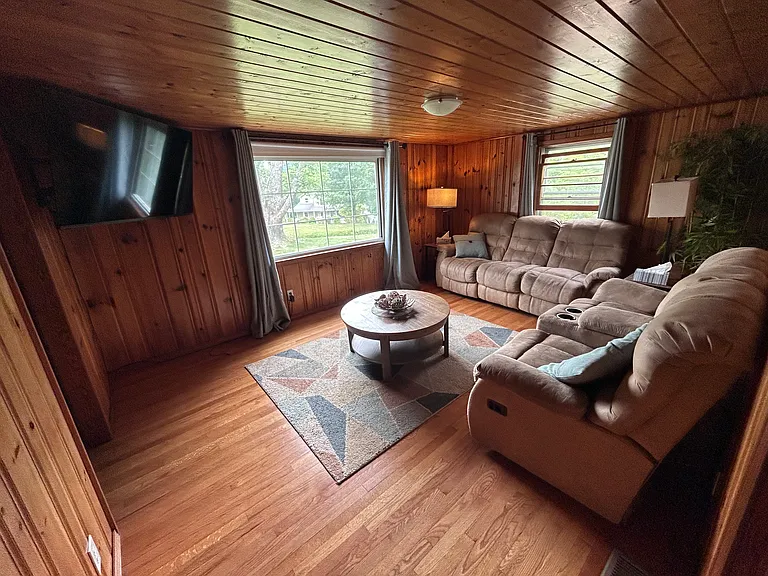 22 Redbud Ln — Photo 3