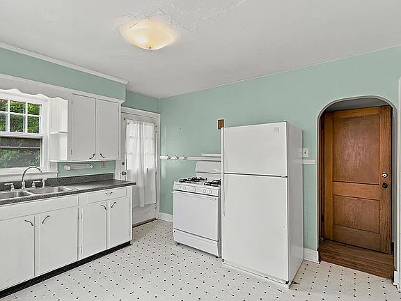 5th image of 211 N Ann St #101