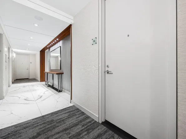 515 East 72nd Street image 16 of 29