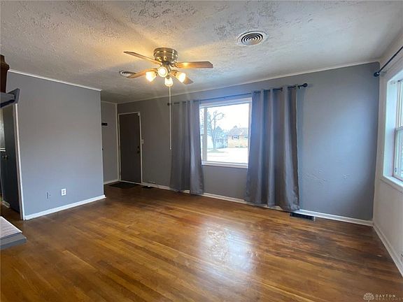 4th image of 816 Powell Ave
