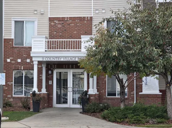 9 N Country Village Bay NE #404, Calgary, AB T3K 5J8