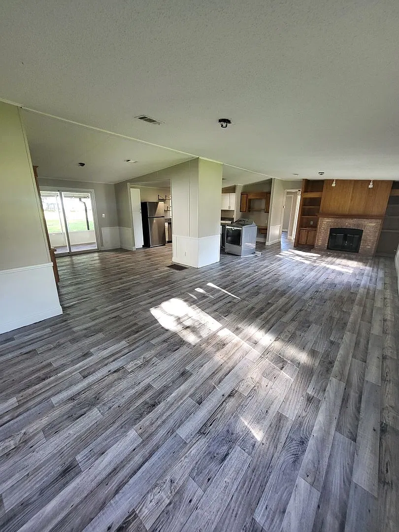 Remodeled 3 bed 2 bath 1,628 sq ft home with Granite Countertops — Photo 3