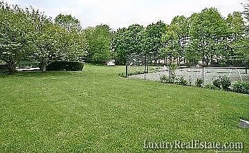 2nd image of 3 Bostwick Ln