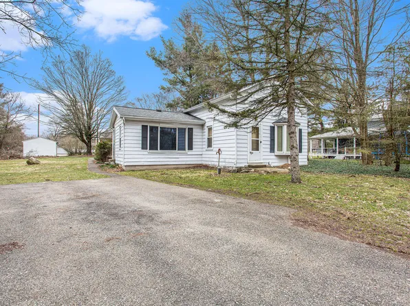 5015 Bear Ave NE, Rockford, MI 49341