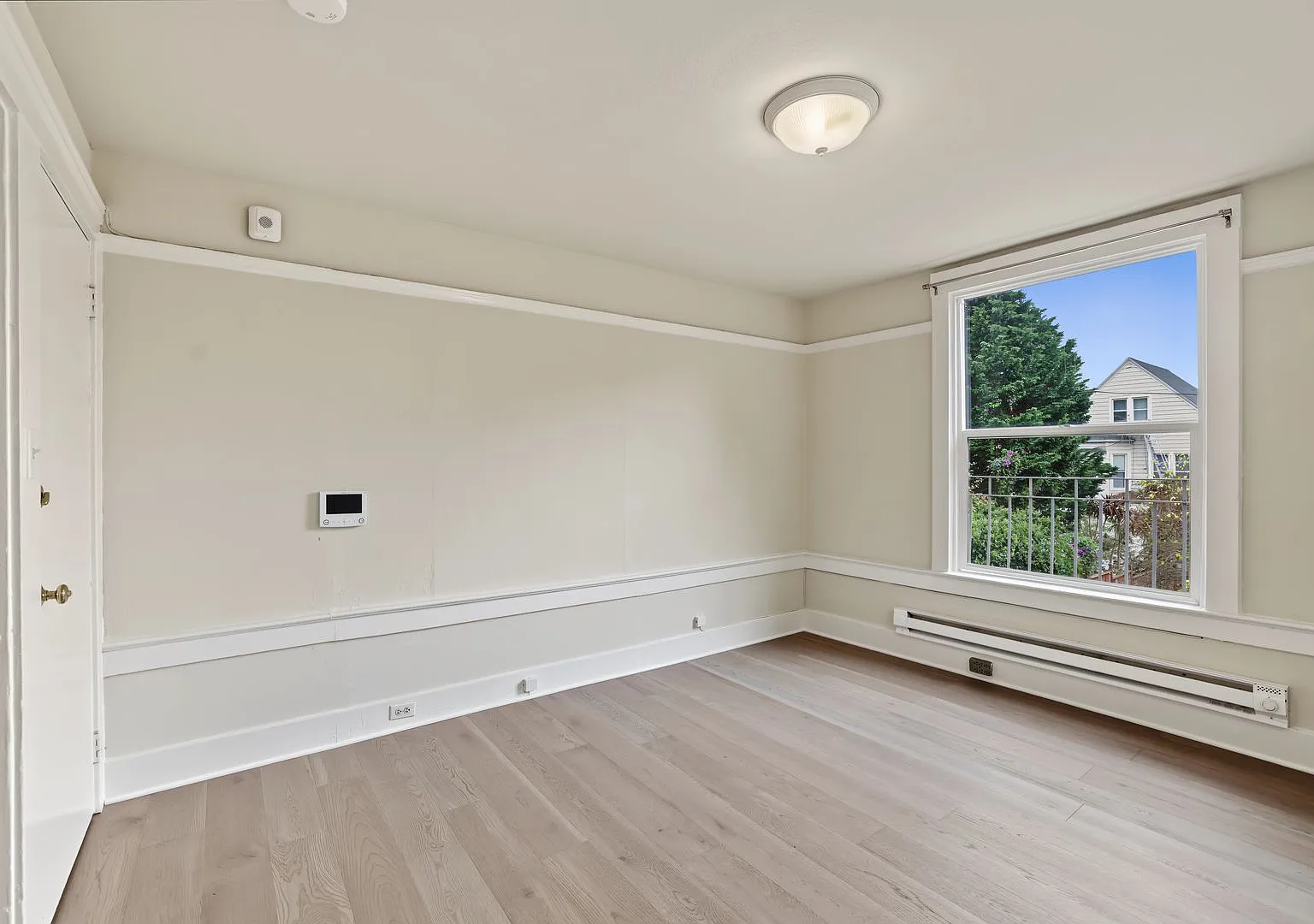 Fully Remodeled Studio. Dishwasher! On-Site Laundry! — Photo 2
