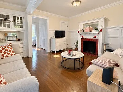 3 bed, 9999 sqft, $4,850 — Photo 1