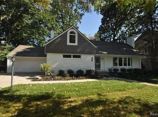 15950 Luxemburg Ave, Fraser, MI 48026
