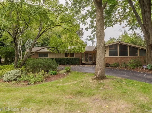 6883 Sandalwood Dr, Bloomfield Hills, MI 48301