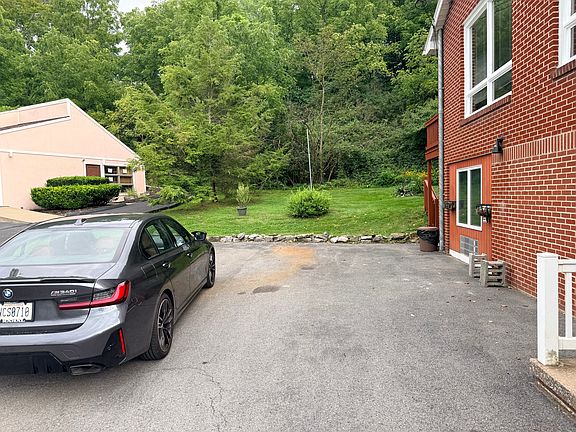 4th image of 200 Elmwood St