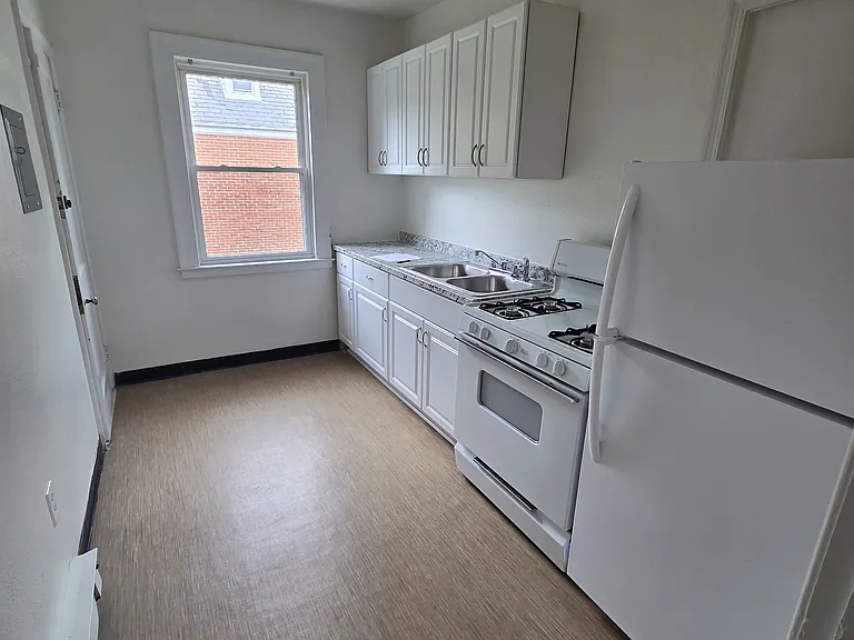 1676 S Sycamore St #2 — Photo 5