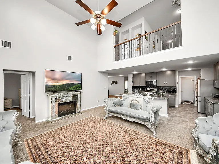 2918 Silverhorn Ln — Photo 27