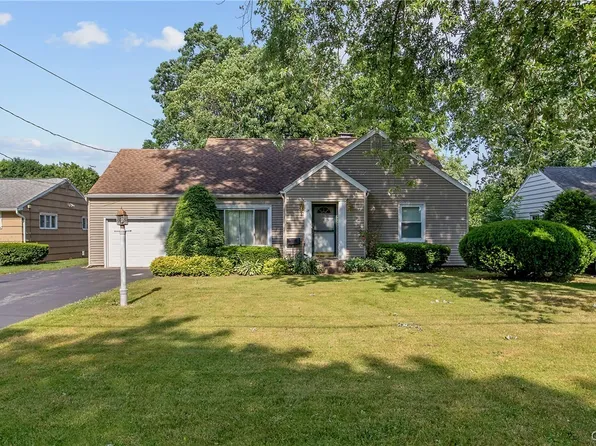 14 Fay Park Dr, North Syracuse, NY 13212