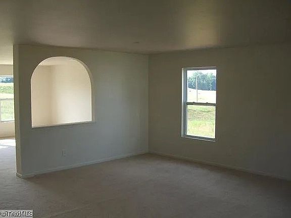 5th image of 359 Kendall Dr