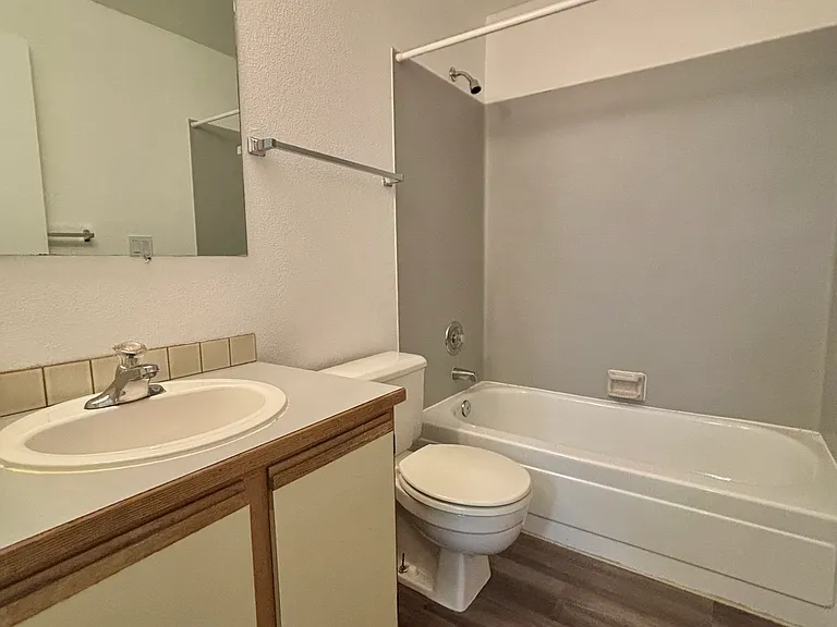 Olympic View Apartments — Photo 32