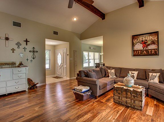5th image of 215 Oakview Dr W
