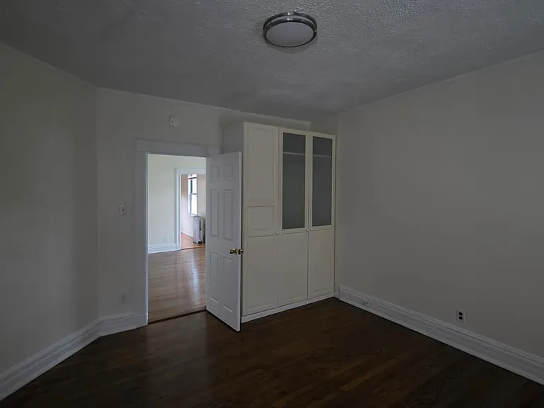 407 N Macquesten Pkwy #2 — Photo 8