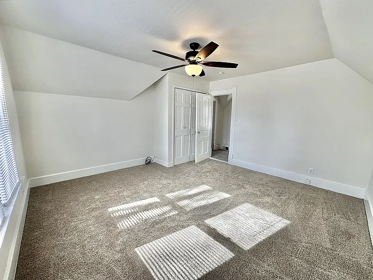 1008 Giles St — Photo 3