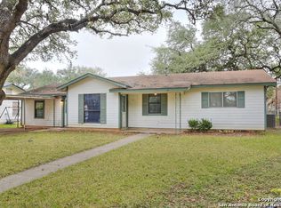 304A Fox Run, Devine, TX 78016