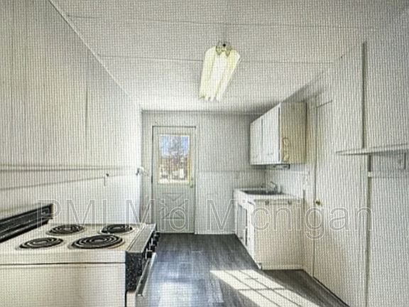 5th image of 1711 Cass St